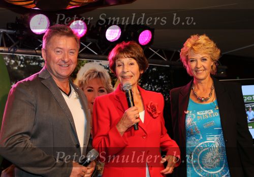 Volendam, 8 September 2010
Uitreiking nieuwe CD van Jan Keizer & Anny Schilder
Mies Bouwman met Jan Keizer en Anny Schilder
Foto Peter Smulders BV