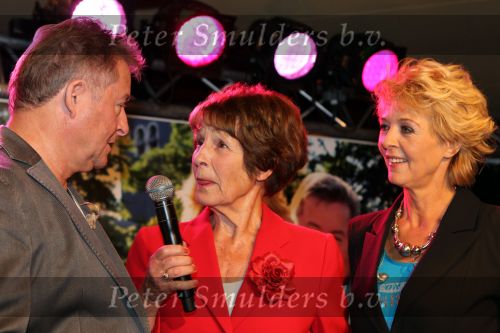 Volendam, 8 September 2010
Uitreiking nieuwe CD van Jan Keizer & Anny Schilder
Mies Bouwman met Jan Keizer en Anny Schilder
Foto Peter Smulders BV