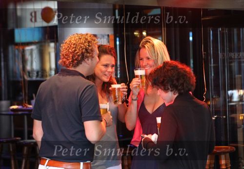 Amsterdam, 3 Juli 2010 Feest in Cafe Europub t.g.v. van de vrijlating Bavariababes Barbara Castelein en Mirte Nieuwpoort
Foto Peter Smulders BV
