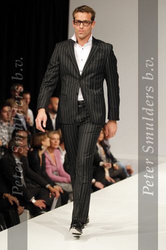 Naarden 20 september 2010
Modeshow kledinglijn Jan des Bouvrie en presentatie van zijn nieuwe boek bij het Arsenaal.
Peter Smulders bv