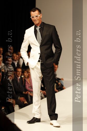 Naarden 20 september 2010
Modeshow kledinglijn Jan des Bouvrie en presentatie van zijn nieuwe boek bij het Arsenaal.
Peter Smulders bv