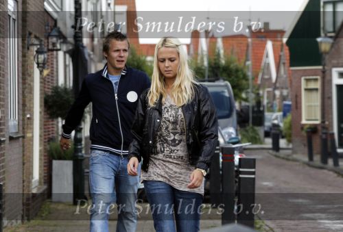 Volendam 28 augustus 2010
Monique Smit met haar vriend Jeffrey op bezoek bij haar zus.
Peter Smulders bv