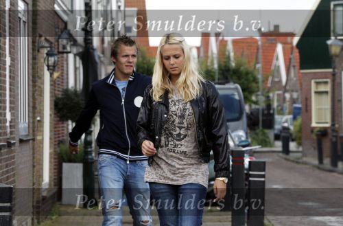 Volendam 28 augustus 2010
Monique Smit met haar vriend Jeffrey op bezoek bij haar zus.
Peter Smulders bv
