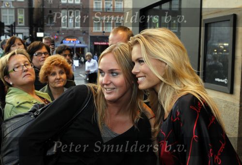 Amsterdam 1 september 2010
Opening Louis Vuitton winkel in de bijenkorf. Nicolette v Dam
Peter Smulders bv