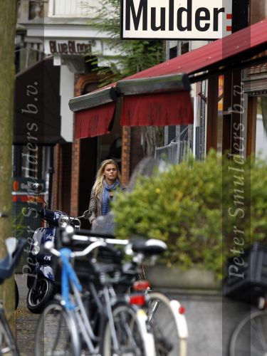 Amsterdam 20 september 2010
Nicolette v Dam op de cornelis schuytstraat.
Peteer Smulders bv