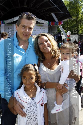 Amsterdam 5 september 2010
Bakfietsenrace georganiseerd door Viva Mama in het vondelpark. Nurlaila Kareem met vriend en kinderen
Peter Smulders bv