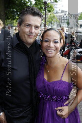 Amsterdam 1 augustus 2010
Premiere Crazy Shopping in carre. Nurlaila Kareem met vriend
Peter Smulders bv