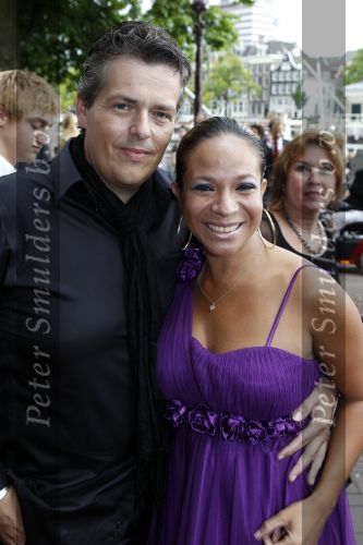 Amsterdam 1 augustus 2010
Premiere Crazy Shopping in carre. Nurlaila Kareem met vriend
Peter Smulders bv