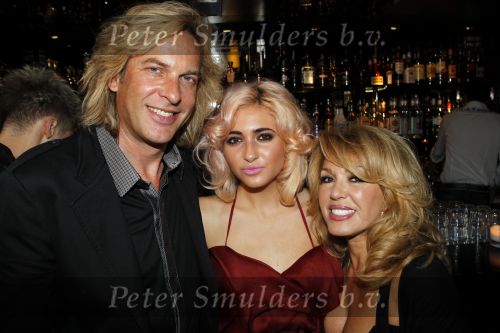 Amsterdam 13 september 2010
Presentatie modemeisjes met een missie met Cristina Curry Josh Veldhuizen Maria Taylor en Tamara Elbaz bij Players. Adam met Patricia Paay en Cristina Curry
Peter Smulders bv