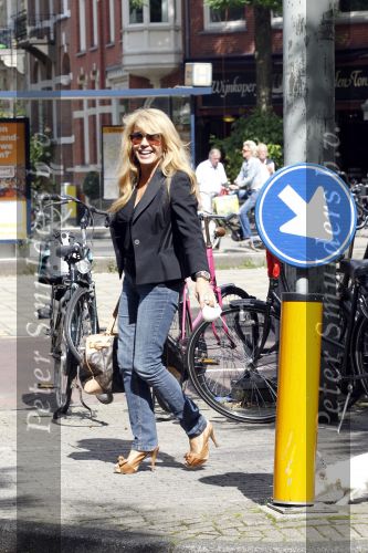 Amsterdam 25 augustus 2010
Patricia Paay met hondje op straat.
Peter Smulders bv