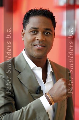 Amsterdam 22 september 2010
Humberto Tan en Patrick Kluivert bij endemol. Patrick draagt armbandje van celnummer van Nelson Mandela
Peter Smulders bv