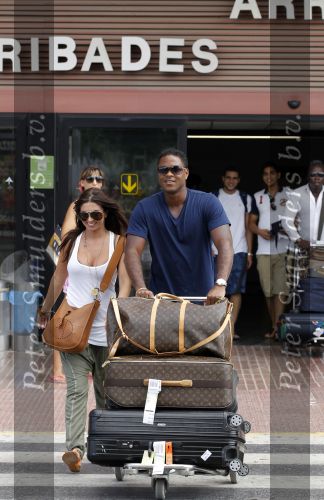 Ibiza 30 juli 2010
Patrick Kluivert zen zijn vrouw Rosanna Kluivert Lima komen aan op het vliegveld van ibiza en rijden daar in een mini cooper cabrio.
Peter Smulders bv