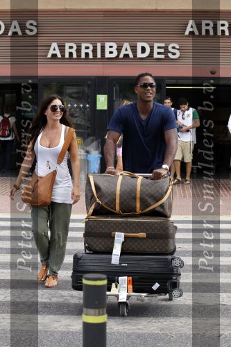 Ibiza 30 juli 2010
Patrick Kluivert zen zijn vrouw Rosanna Kluivert Lima komen aan op het vliegveld van ibiza en rijden daar in een mini cooper cabrio.
Peter Smulders bv