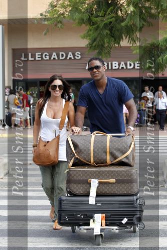 Ibiza 30 juli 2010
Patrick Kluivert zen zijn vrouw Rosanna Kluivert Lima komen aan op het vliegveld van ibiza en rijden daar in een mini cooper cabrio.
Peter Smulders bv