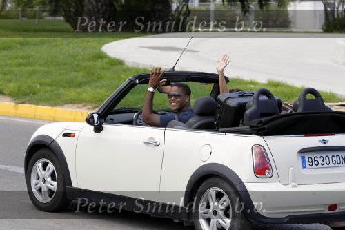Ibiza 30 juli 2010
Patrick Kluivert zen zijn vrouw Rosanna Kluivert Lima komen aan op het vliegveld van ibiza en rijden daar in een mini cooper cabrio.
Peter Smulders bv