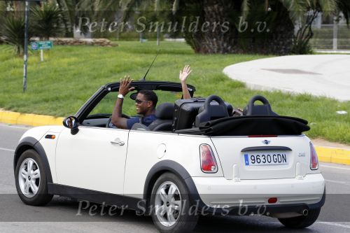 Ibiza 30 juli 2010
Patrick Kluivert zen zijn vrouw Rosanna Kluivert Lima komen aan op het vliegveld van ibiza en rijden daar in een mini cooper cabrio.
Peter Smulders bv