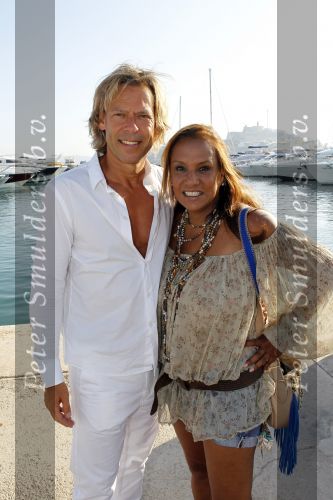 Ibiza 14 juli 2010
Patty Brard met vriend Antoine op ibiza.
Peter Smulders bv