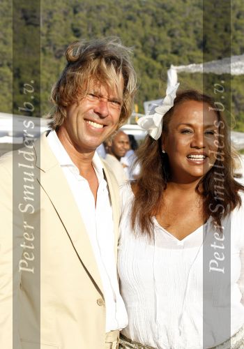 Ibiza 15 juli 2010
Trouwen Johhny en Charlotte Sophie Heitinga . Dochter Jezebel was er ook bij. Patty Brard met vriend Antoine
Peter Smulders bv
