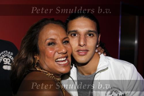 Amsterdam 19 september 2010
1 jarig bestaan van de Red Sun in Amsterdam. Er wordt geld ingezameld voor stop kindermisbruik. Patty Brard met Ali B
Peter Smulders bv