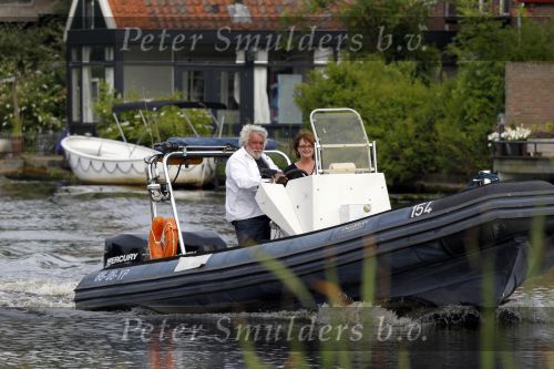 Ouderkerk aan de Amstel 3 augustus 2010
Patty Harpenau met vriend op de boot op de amstel.
Peter Smulders bv