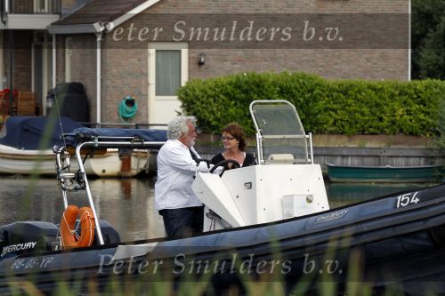 Ouderkerk aan de Amstel 3 augustus 2010
Patty Harpenau met vriend op de boot op de amstel.
Peter Smulders bv