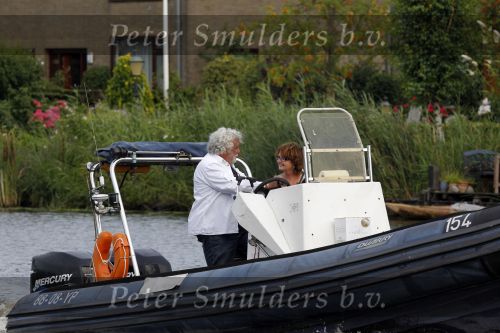 Ouderkerk aan de Amstel 3 augustus 2010
Patty Harpenau met vriend op de boot op de amstel.
Peter Smulders bv