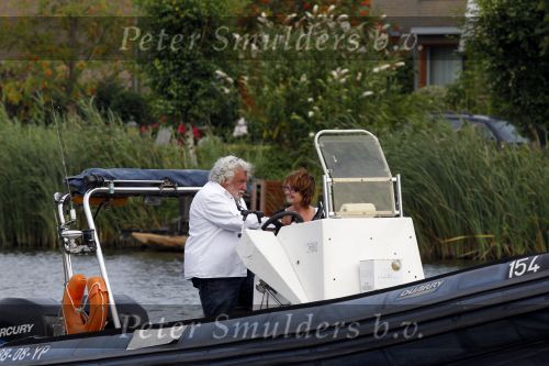Ouderkerk aan de Amstel 3 augustus 2010
Patty Harpenau met vriend op de boot op de amstel.
Peter Smulders bv
