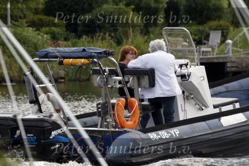 Ouderkerk aan de Amstel 3 augustus 2010
Patty Harpenau met vriend op de boot op de amstel.
Peter Smulders bv