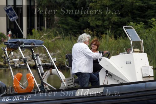 Ouderkerk aan de Amstel 3 augustus 2010
Patty Harpenau met vriend op de boot op de amstel.
Peter Smulders bv