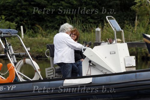 Ouderkerk aan de Amstel 3 augustus 2010
Patty Harpenau met vriend op de boot op de amstel.
Peter Smulders bv