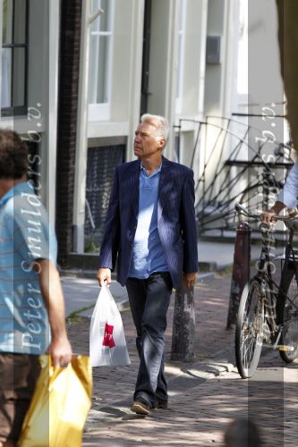 Amsterdam 3 augustus 2010
Paul Witteman lekker wandelend in het zonnetje in Amsterdam.
Peter Smulders bv