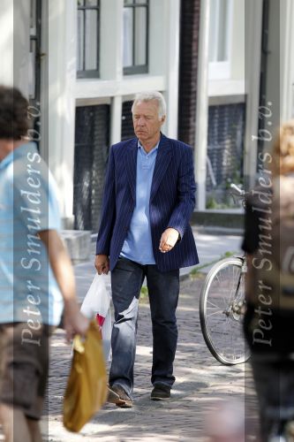 Amsterdam 3 augustus 2010
Paul Witteman lekker wandelend in het zonnetje in Amsterdam.
Peter Smulders bv
