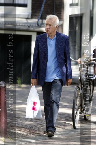 Amsterdam 3 augustus 2010
Paul Witteman lekker wandelend in het zonnetje in Amsterdam.
Peter Smulders bv