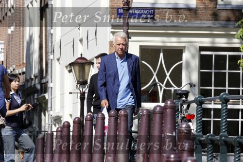 Amsterdam 3 augustus 2010
Paul Witteman lekker wandelend in het zonnetje in Amsterdam.
Peter Smulders bv