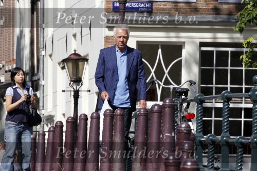 Amsterdam 3 augustus 2010
Paul Witteman lekker wandelend in het zonnetje in Amsterdam.
Peter Smulders bv