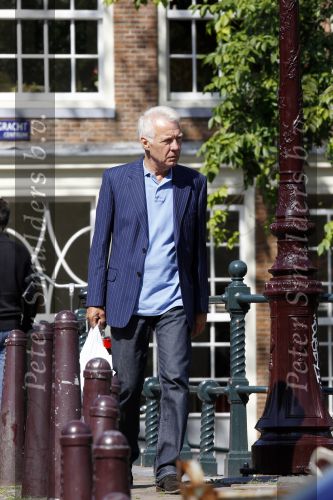 Amsterdam 3 augustus 2010
Paul Witteman lekker wandelend in het zonnetje in Amsterdam.
Peter Smulders bv