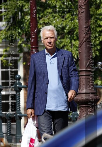 Amsterdam 3 augustus 2010
Paul Witteman lekker wandelend in het zonnetje in Amsterdam.
Peter Smulders bv