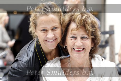Amsterdam 22 augustus 2010
Grazia PC Catwalk op de pc hooftstraat. Paulien Huizinga Mol met moeder en fotocamera
Peter Smulders bv