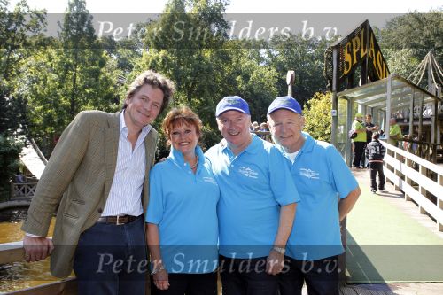 Wassenaar 6 september 2010
Ronie Tober Jan Jochems Willeke d\'Estell in Duinrell. Philipv Zuylen Nijevelt
had zijn park bewschikbaar gesteld voor gasten van de Ronnie Tober Foundation.
Peter Smulders bv
