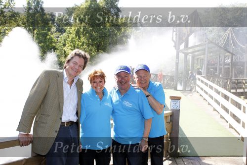 Wassenaar 6 september 2010
Ronie Tober Jan Jochems Willeke d\'Estell in Duinrell. Philipv Zuylen Nijevelt
had zijn park bewschikbaar gesteld voor gasten van de Ronnie Tober Foundation.
Peter Smulders bv
