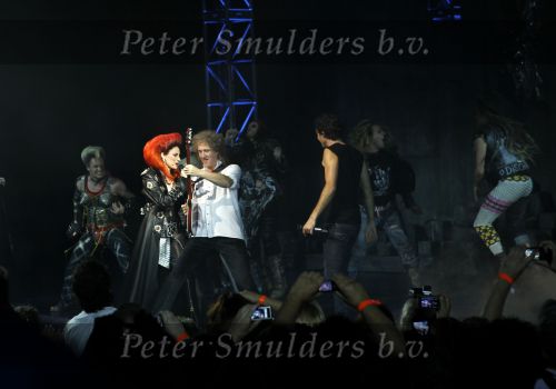 Utrecht 3 september 2010
Premiere We will rock you in het beatrix theater. De cast met oa John Vooijs Pia Douwes Marjolein Teepen Charly Luske en Brian May en Roger Tailer
Peter Smulders bv