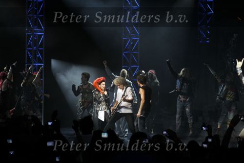 Utrecht 3 september 2010
Premiere We will rock you in het beatrix theater. De cast met oa John Vooijs Pia Douwes Marjolein Teepen Charly Luske en Brian May en Roger Tailer
Peter Smulders bv