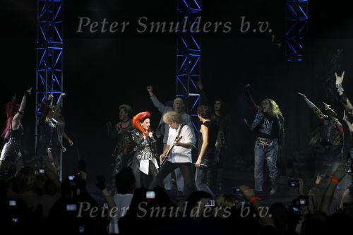 Utrecht 3 september 2010
Premiere We will rock you in het beatrix theater. De cast met oa John Vooijs Pia Douwes Marjolein Teepen Charly Luske en Brian May en Roger Tailer
Peter Smulders bv