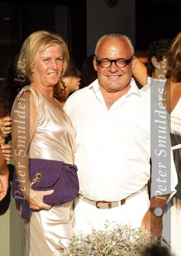 Ibiza 13 en 14 juli 2010
Johnny Heitinga en Charlotte Sophie trouwen op ibiza. Ze vliegen met een prive vliegtuig na de huldiging naar ibiza. Pierre Zenden met zijn vrouw
Peter Smulders bv