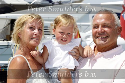Ibiza 29 juli 2010
Johnny Charlotte Sophi en Jezebel Heitinga op huwelijksreis op ibiza. John heeft boot/jacht gehuurd en gaat met zijn schoonvader Pierre Zenden en zijn schhonmoeder varen.
Peter Smulders bv
