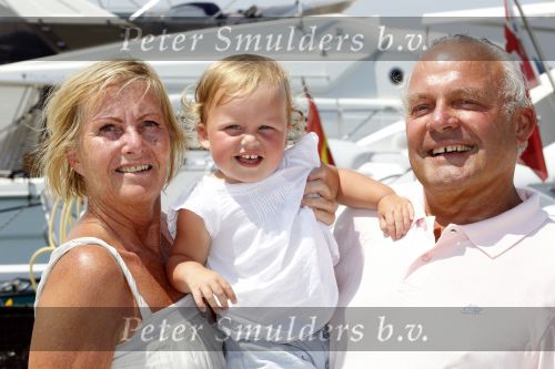 Ibiza 29 juli 2010
Johnny Charlotte Sophi en Jezebel Heitinga op huwelijksreis op ibiza. John heeft boot/jacht gehuurd en gaat met zijn schoonvader Pierre Zenden en zijn schhonmoeder varen.
Peter Smulders bv