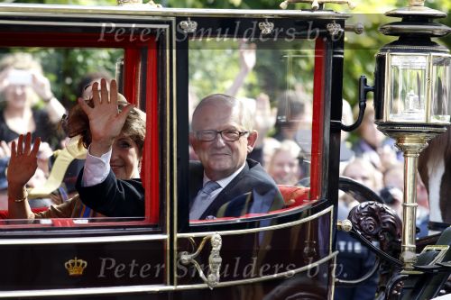Den Haag 21 september 2010
Prinsjesdag 2010 op het binnenhof en bij paleis Noordeinde. Koningin Beatrix Prins Willem Alexander Prinses Maxima Prins Constantijn Prinses Laurentien Pieter v Vollenhoven en Prinses Margriet
Peter Smulders bv
