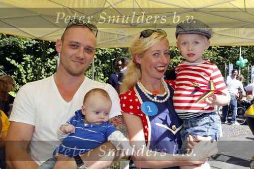 Amsterdam 5 september 2010
Bakfietsenrace georganiseerd door Viva Mama in het vondelpark. Plien v Bennekom met man en kinderen
Peter Smulders bv