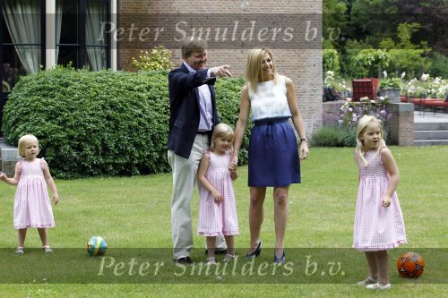 Wassernaar 5 juni 2010
Fotouurtje met Prinses Maxima Amalia Alexia Ariane en Prins Willem Alexander in de tuin van hun huis op de Horsten.
Peter Smulders bv