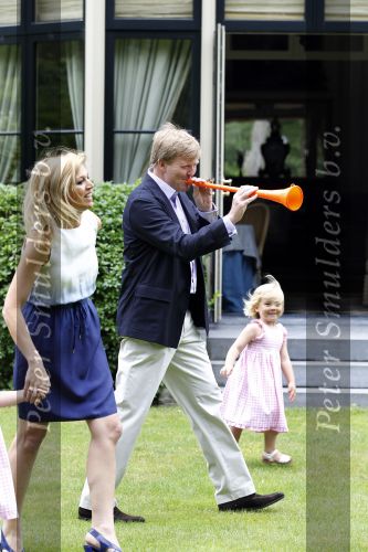 Wassernaar 5 juni 2010
Fotouurtje met Prinses Maxima Amalia Alexia Ariane en Prins Willem Alexander in de tuin van hun huis op de Horsten.
Peter Smulders bv